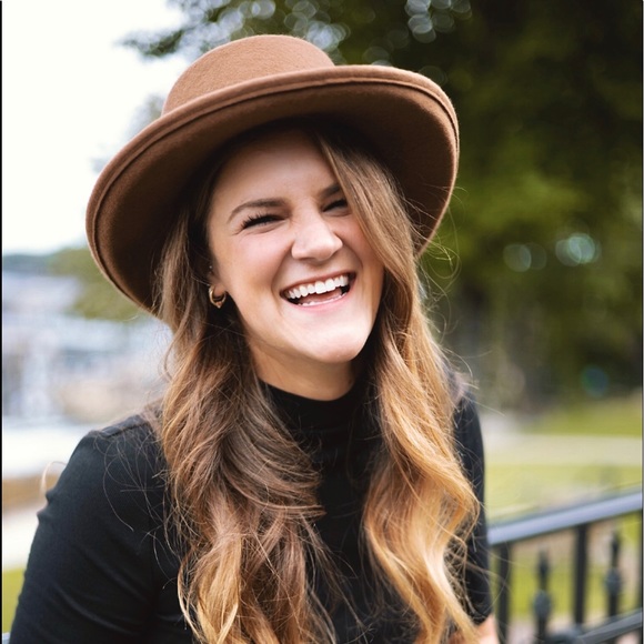 Meet your Posher, Taylor - Picture 1 of 1